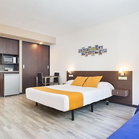Ginosi Basics Centric Apartel Castelldefels Zewnętrze zdjęcie