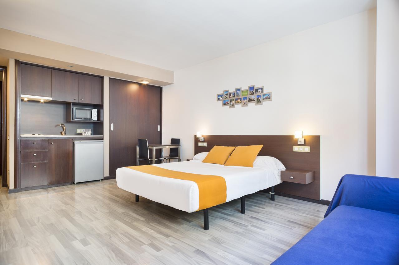 Ginosi Basics Centric Apartel Castelldefels Zewnętrze zdjęcie