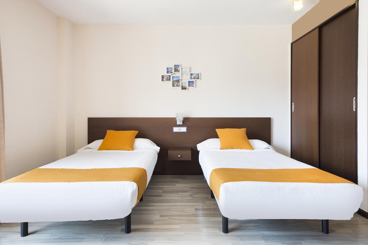Ginosi Basics Centric Apartel Castelldefels Zewnętrze zdjęcie