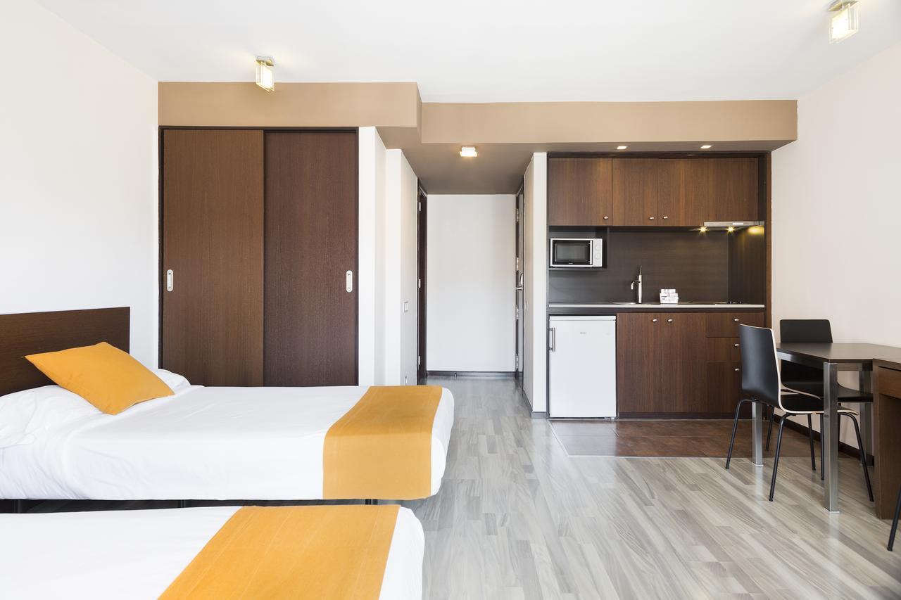 Ginosi Basics Centric Apartel Castelldefels Zewnętrze zdjęcie