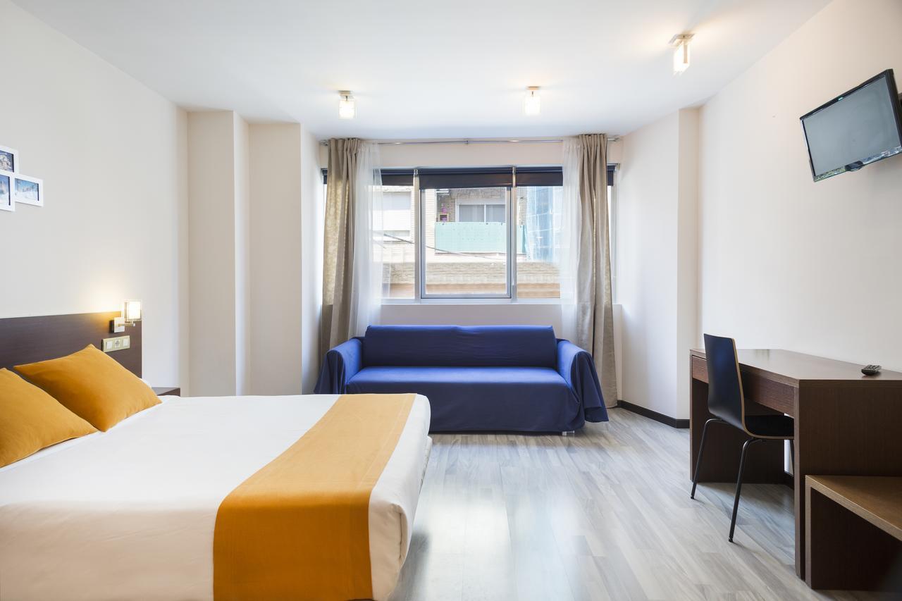 Ginosi Basics Centric Apartel Castelldefels Zewnętrze zdjęcie