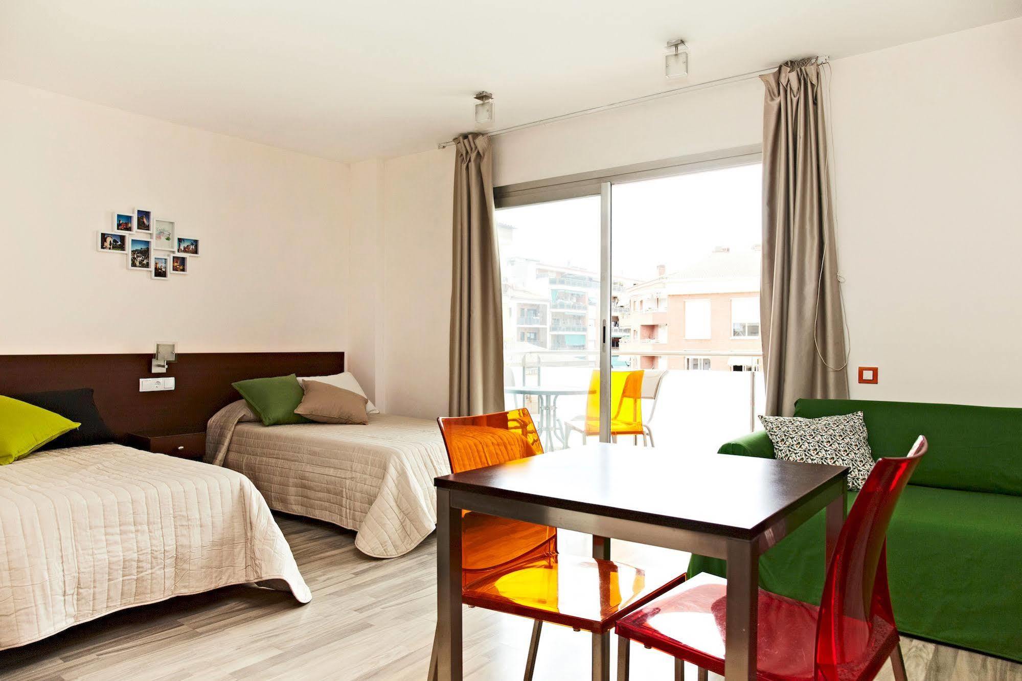 Apartament Ginosi Basics Centric Apartel Castelldefels Zewnętrze zdjęcie