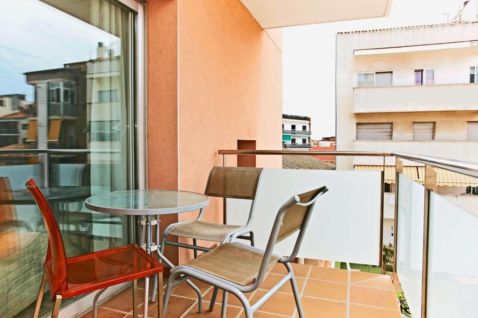 Apartament Ginosi Basics Centric Apartel Castelldefels Zewnętrze zdjęcie